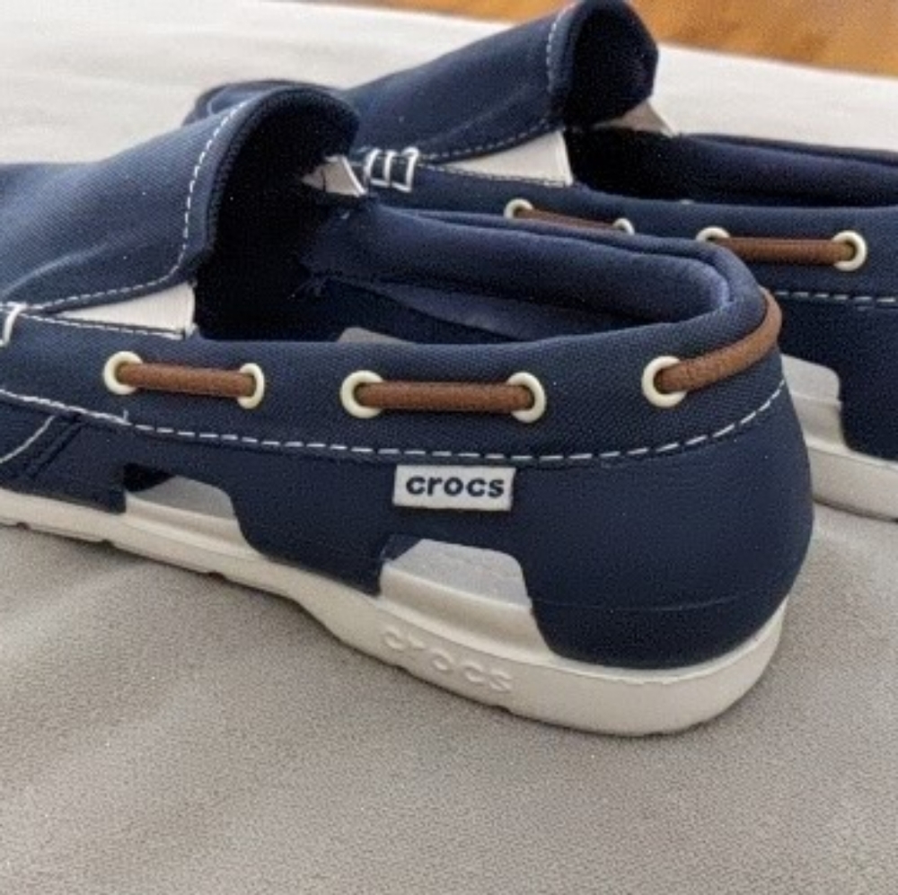 Crocs Beach Line shoes sz 10